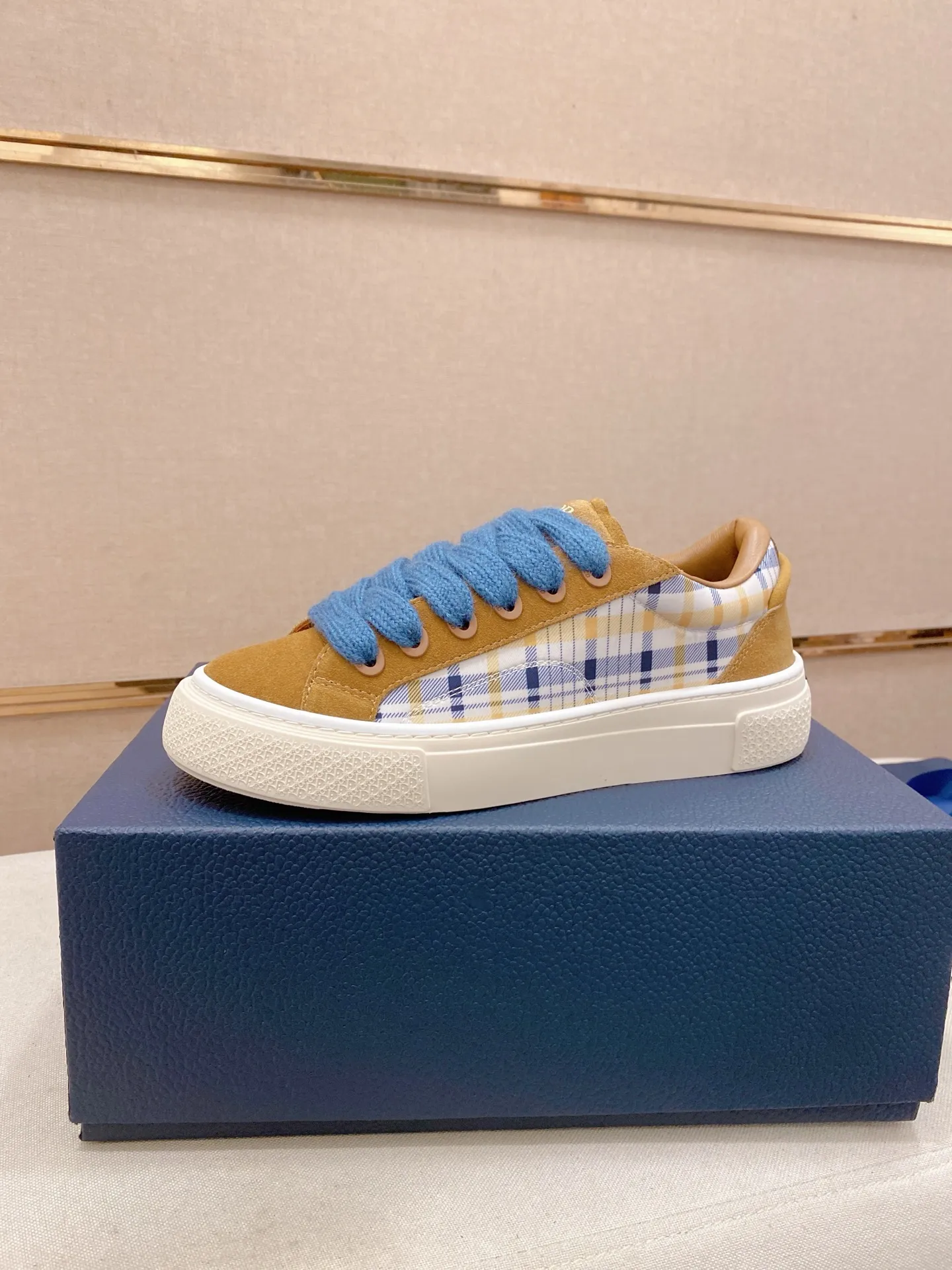Factory price: 300 Men's shoes 💰[Dior·Dior] Top 🔍Couple style 💏🔍New casual sports style couple shoes, new four-season design, perfect workmanship, lace-up lazy style to create cabinet quality, upper: imported first-layer cowhide, sheepskin lining is soft and comfortable, ultra-light TPU wear-resistant outsole, simple, versatile fashion men's shoes, excellent color code number 35--44